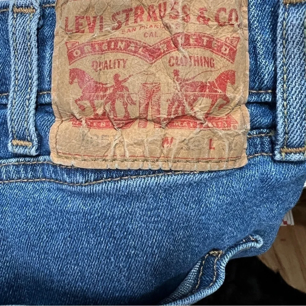 LEVI’S 550 JEANS. Great used condition. Size 38/32. Medium Wash. Frayed hems